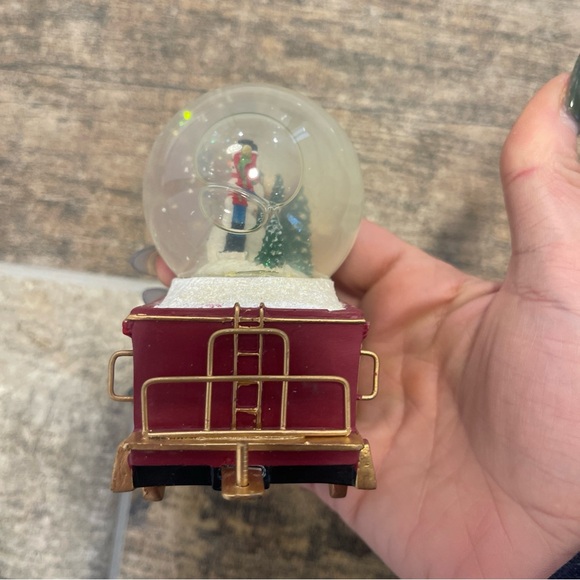 Thomas Kinkade Wonderland Express Snow Globe Train Winter Wonderland Snow Man - Picture 5 of 8